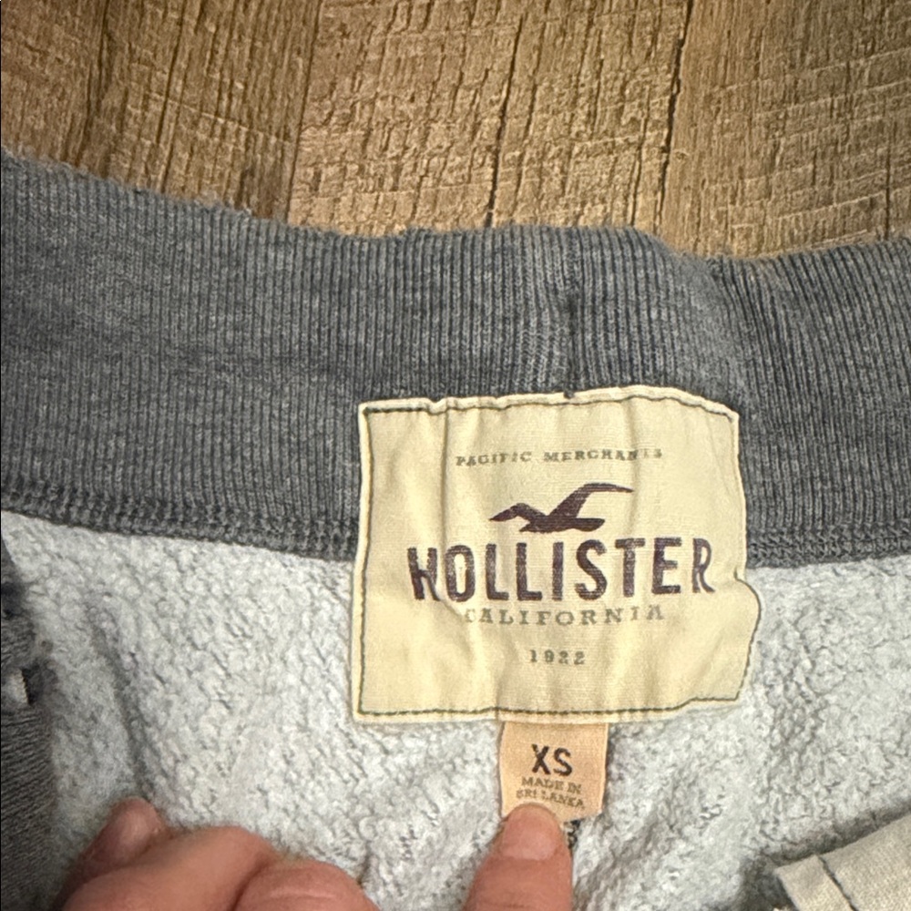 Hollister men’s  Heather Gray Joggers - Picture 4 of 10